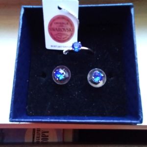 Sparkling Swarovski™ Jewelry Set: Solitaire ring (9) and earrings..Now$18!💕
